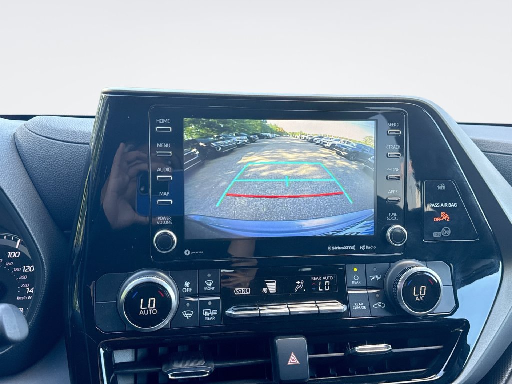 Used 2022 Toyota Highlander LE FWD image 23