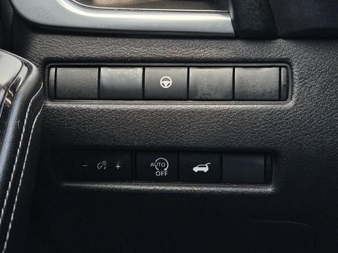 Used 2025 Nissan Rogue SV FWD image 23