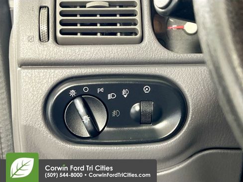 Used 2004 Ford Explorer XLT image 19