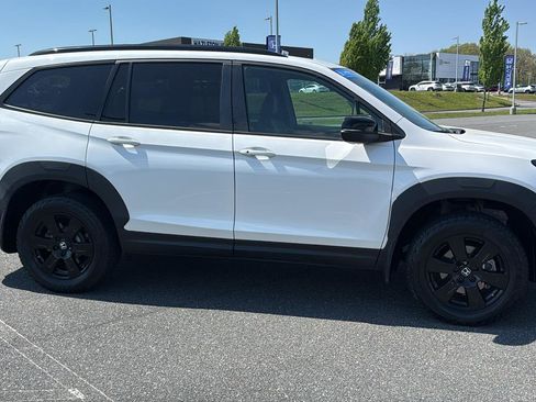 Used 2022 Honda Pilot TrailSport image 3