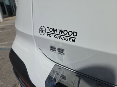 New 2026 Volkswagen Taos SE FWD image 6