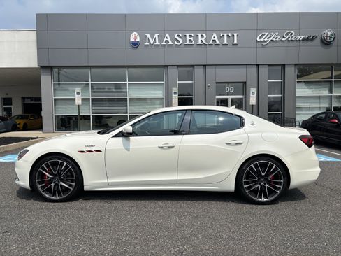 Used 2021 Maserati Ghibli Trofeo image 2