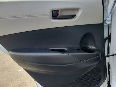 Used 2025 Toyota Corolla Cross L image 13