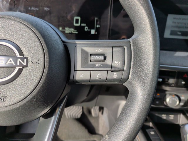 Used 2025 Nissan Kicks SV AWD/4WD image 13