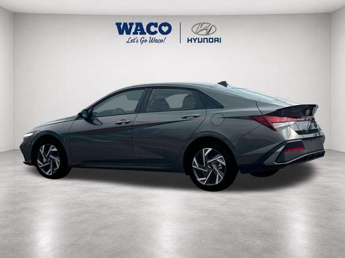 Used 2025 Hyundai Elantra Sport FWD image 4