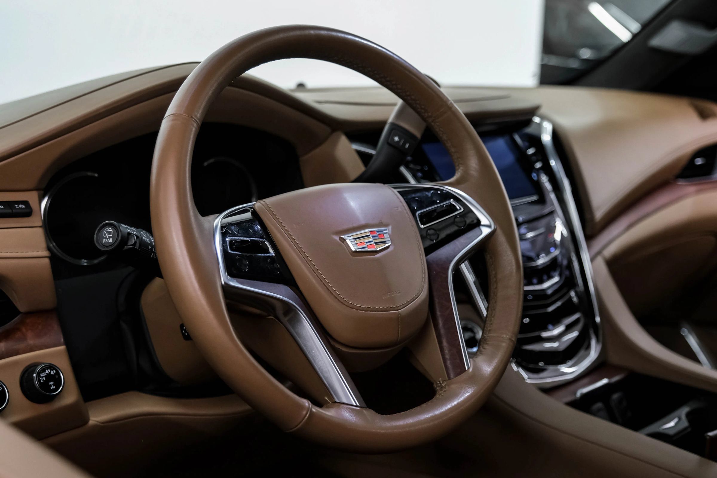 Used 2017 Cadillac Escalade ESV Platinum AWD/4WD image 16