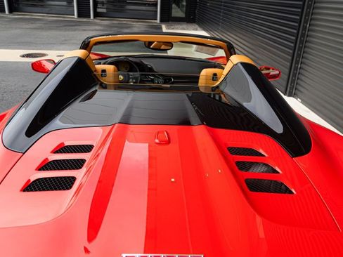 Used 2015 Ferrari 458 Spider RWD image 28