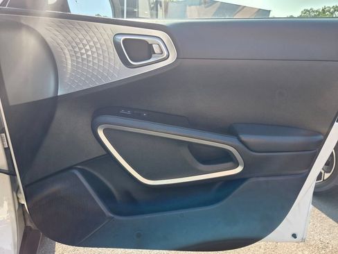Used 2023 Kia Soul LX w/ Option Group 015 FWD image 28