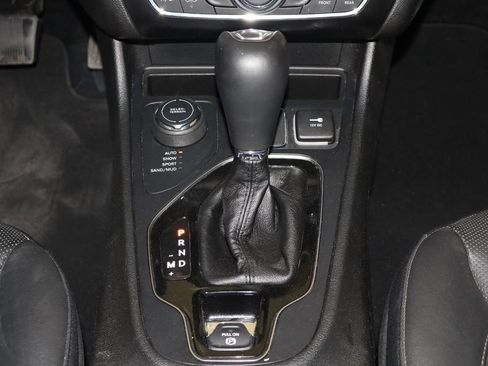 Used 2019 Jeep Cherokee Limited AWD/4WD image 27