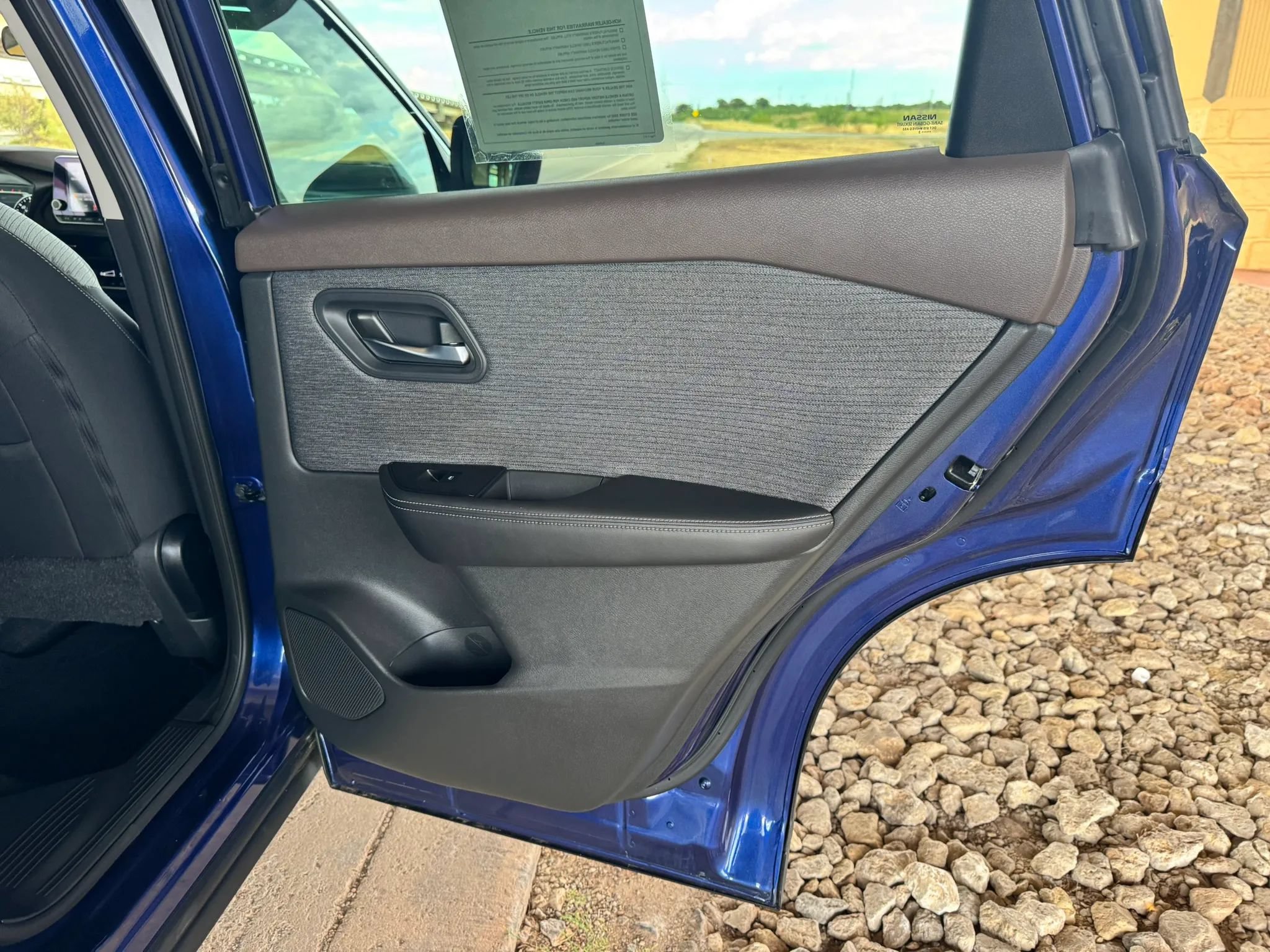 Used 2023 Nissan Rogue SV FWD image 22