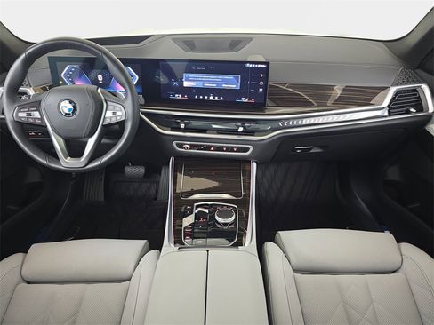 Used 2025 BMW X5 xDrive40i w/ Parking Assistance Package image 13