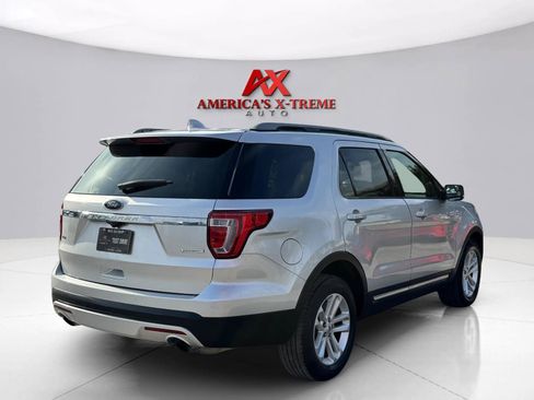 Used 2017 Ford Explorer XLT FWD image 6