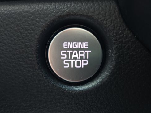 Used 2025 Kia Carnival SX w/ SX Dark Edition Package FWD image 21