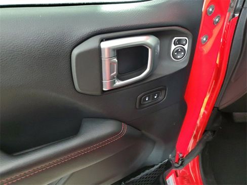 Used 2018 Jeep Wrangler Unlimited Rubicon w/ Dual Top Group image 18