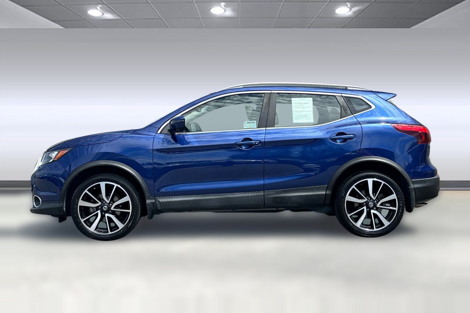 Used 2019 Nissan Rogue Sport SL w/ Premium Package FWD image 2