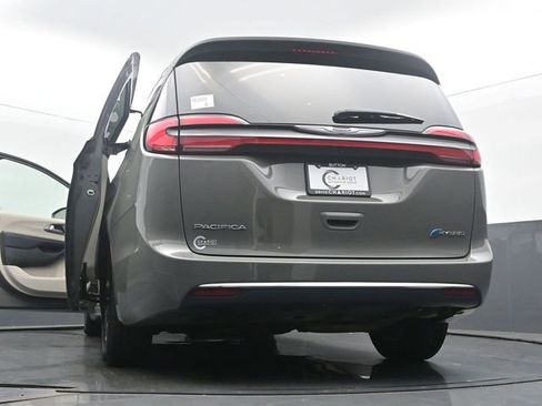 Used 2022 Chrysler Pacifica Touring-L image 52
