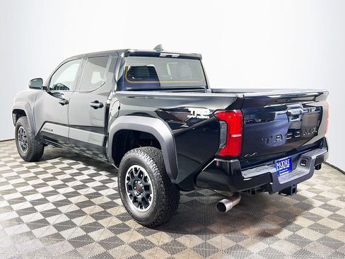Certified 2025 Toyota Tacoma TRD Off-Road AWD/4WD image 5