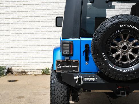 Used 2015 Jeep Wrangler Sahara w/ Connectivity Group image 35