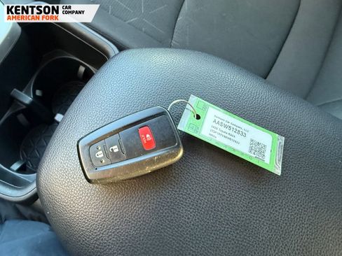 Used 2025 Toyota RAV4 XLE image 38