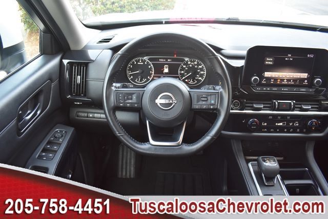 Used 2024 Nissan Pathfinder SV AWD/4WD image 32