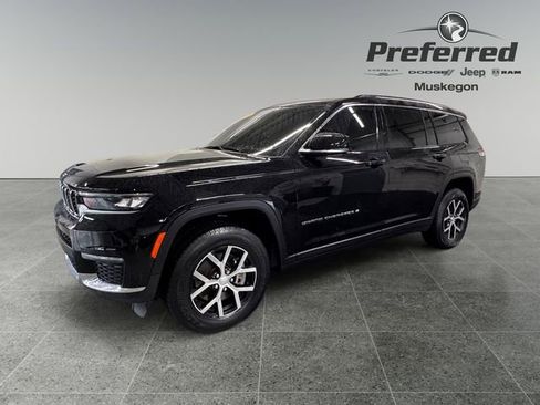 Used 2023 Jeep Grand Cherokee L Limited AWD/4WD image 10