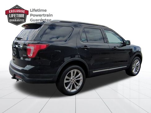 Used 2018 Ford Explorer XLT w/ Equipment Group 202A image 3