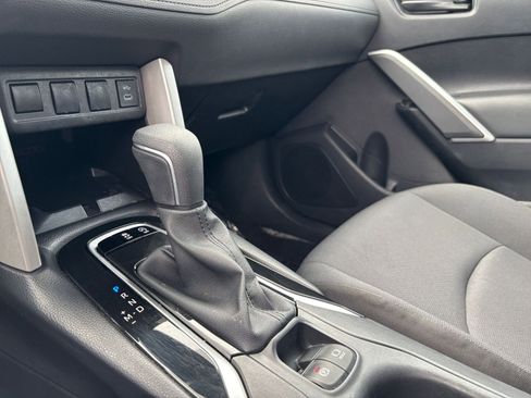 Used 2025 Toyota Corolla Cross LE image 40