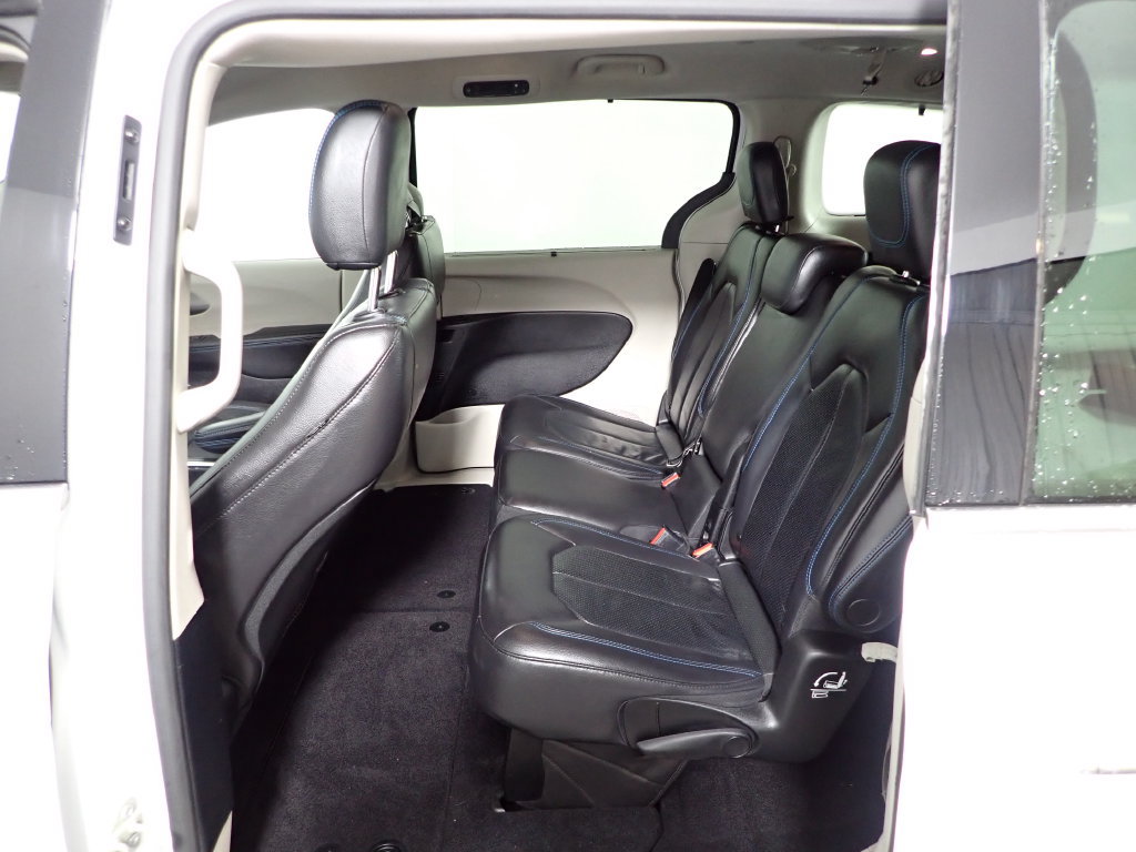 Used 2021 Chrysler Pacifica Touring-L FWD image 30