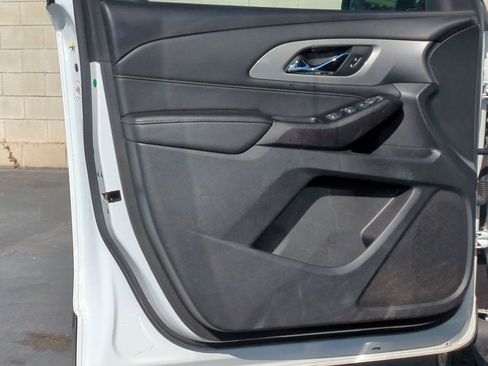 Used 2023 Chevrolet Traverse LT FWD image 24