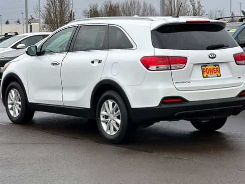 Used 2017 Kia Sorento LX image 6