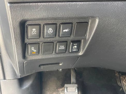 Used 2019 Nissan Pathfinder SL AWD/4WD image 25