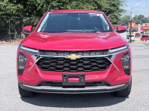 Used 2026 Chevrolet Trax LT FWD image 3