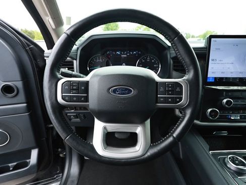 Used 2024 Ford Expedition XLT RWD image 11
