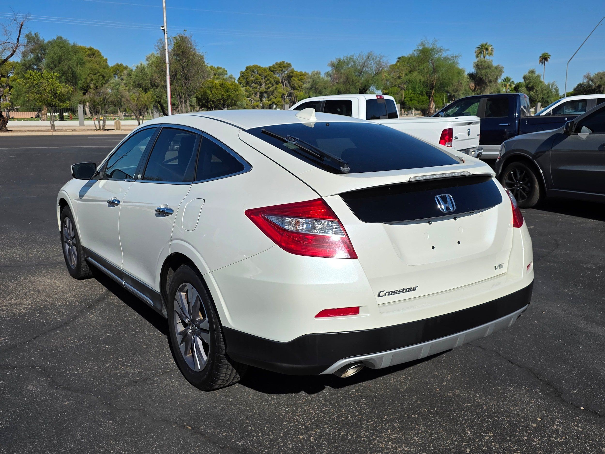 Used 2013 Honda Crosstour EX image 3