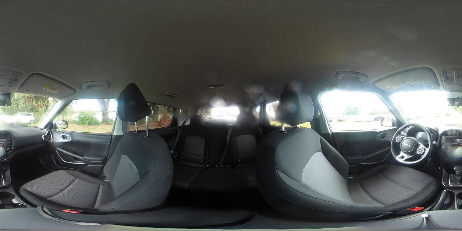 Used 2025 Kia Soul LX w/ LX Technology Package FWD image 41