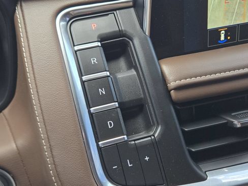 Used 2024 Chevrolet Tahoe High Country AWD/4WD image 25