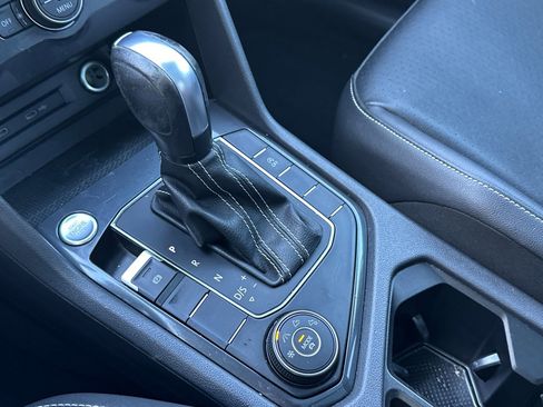 Used 2021 Volkswagen Tiguan SE w/ Panoramic Sunroof Package image 21