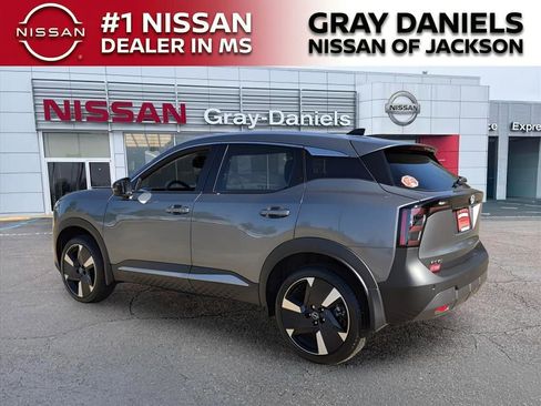 New 2026 Nissan Kicks SR image 3