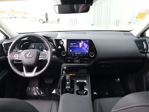 Used 2025 Lexus NX 250 FWD w/ Towing Package (2000 Lbs) image 17