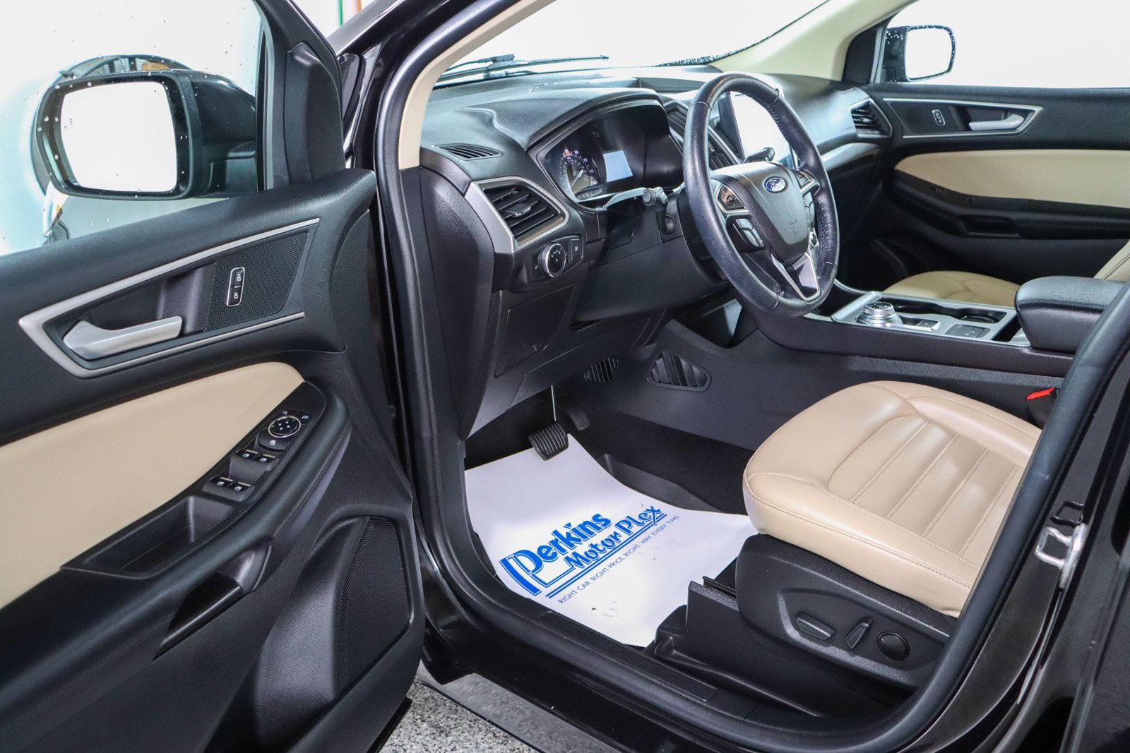 Used 2023 Ford Edge SEL AWD/4WD image 3