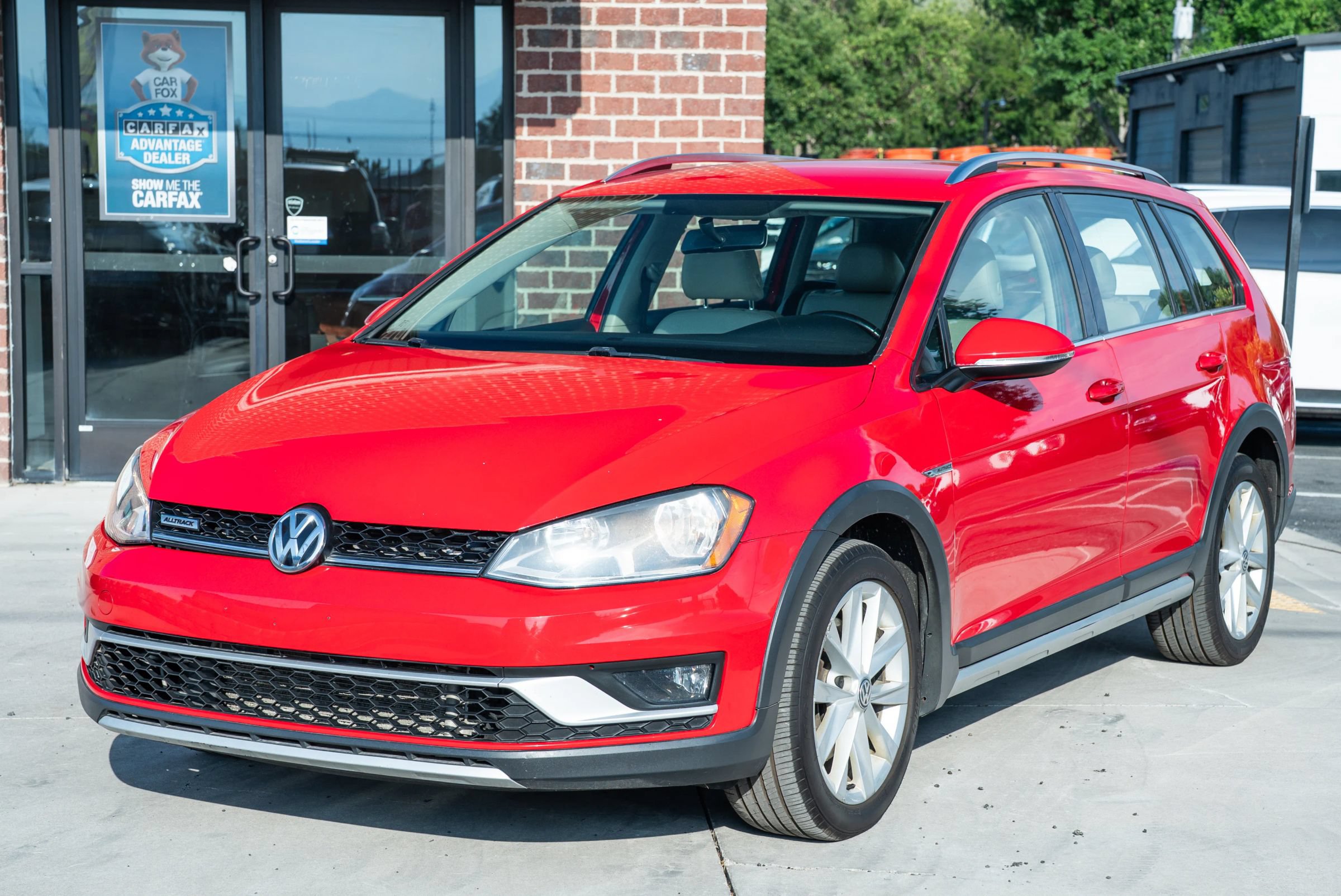 Used 2017 Volkswagen Golf Alltrack S AWD/4WD image 1