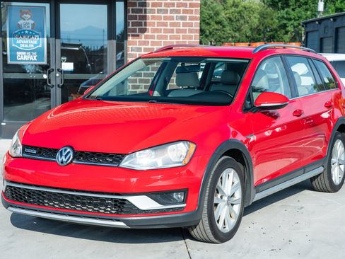Used 2017 Volkswagen Golf Alltrack S AWD/4WD image 1