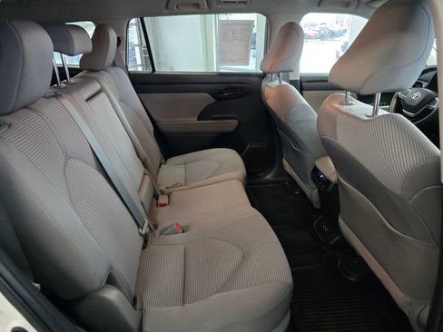 Used 2022 Toyota Highlander L image 43
