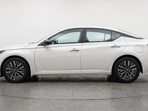 Used 2025 Nissan Altima 2.5 SV FWD image 5