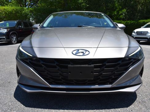 Used 2023 Hyundai Elantra SE FWD image 5