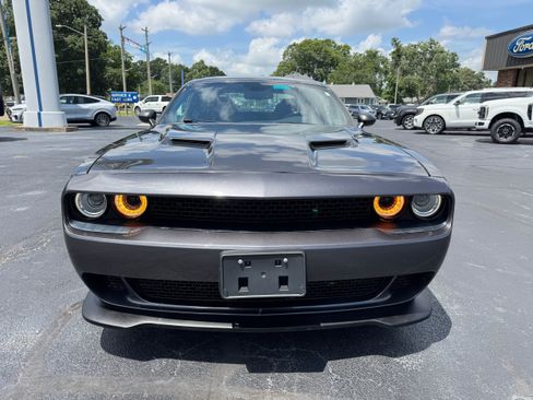 Used 2018 Dodge Challenger SXT RWD image 2