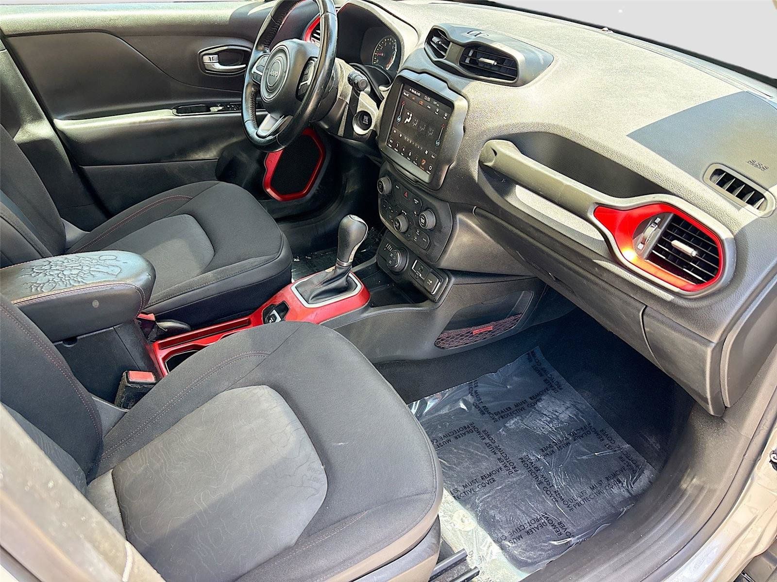 Used 2018 Jeep Renegade Trailhawk w/ UConnect 8.4 Nav Group AWD/4WD image 27