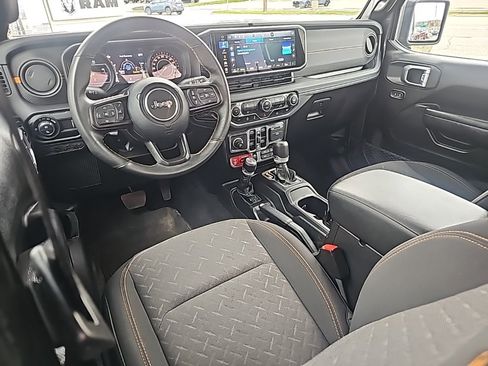 Certified 2024 Jeep Gladiator Mojave image 22