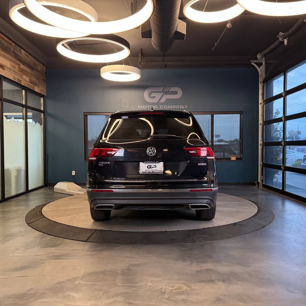 Used 2021 Volkswagen Tiguan SEL w/ 3rd Row Seat Package AWD/4WD image 4