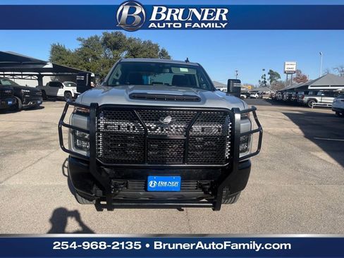 Used 2022 Chevrolet Silverado 2500 Custom w/ Custom Value Package image 2